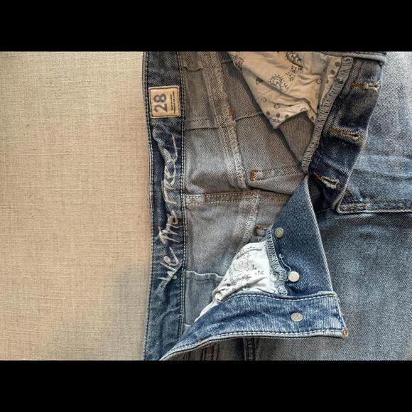 We The Free Avery Button Fly Denim Cut Off Jean Bermuda Shorts Womens Size 28 - Picture 3 of 4